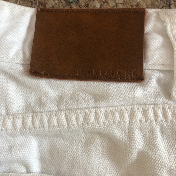 White billabong jean shorts - Picture 7 of 8